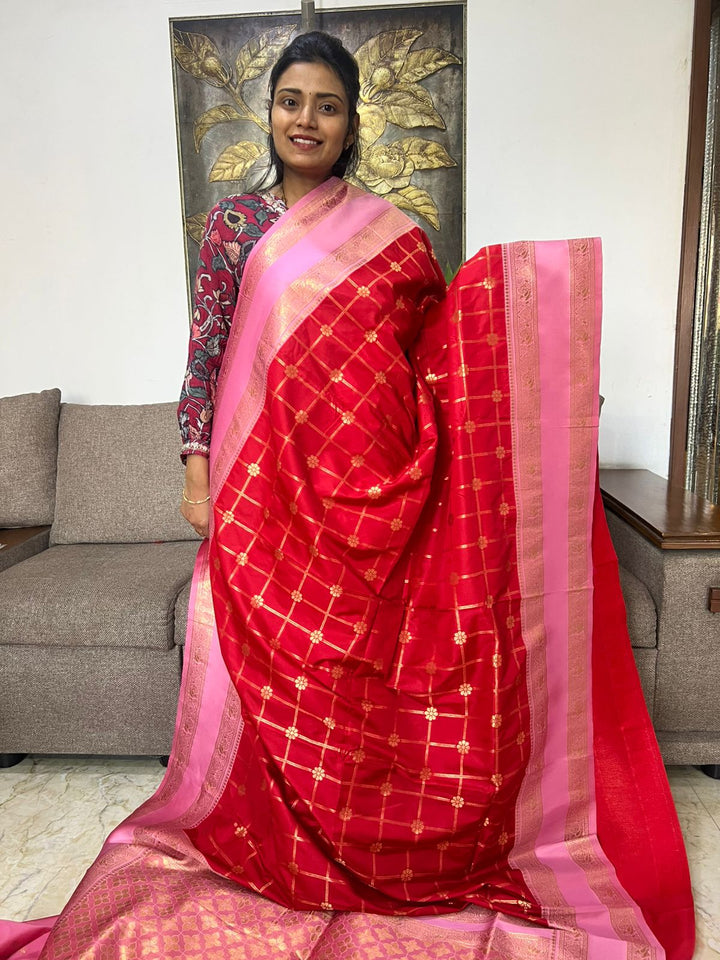 Beautiful Gadwal Silk Checks Saree With Blouse
