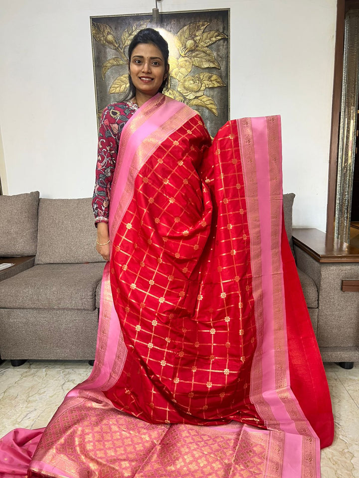 Beautiful Gadwal Silk Checks Saree With Blouse