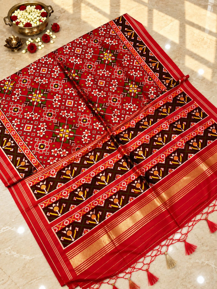 Stunning Patola-Inspired Silk Weaving Saree With Blouse