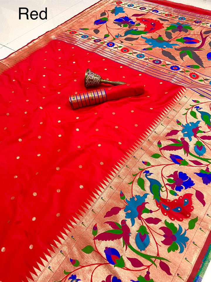 Beautiful Paithani Silk Saree With Blouse