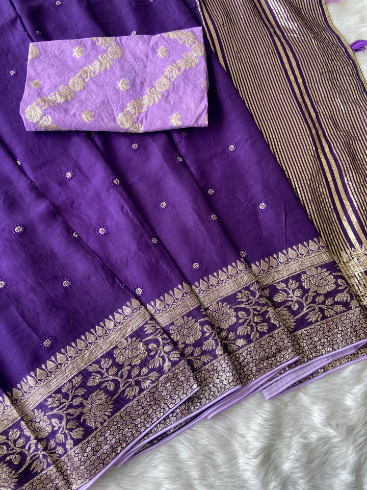 Beautiful Munga Silk Saree With Blouse