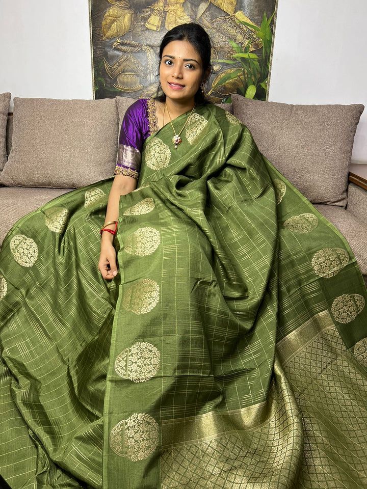 Beautiful Pure Raw Mango Silk Saree With Blouse