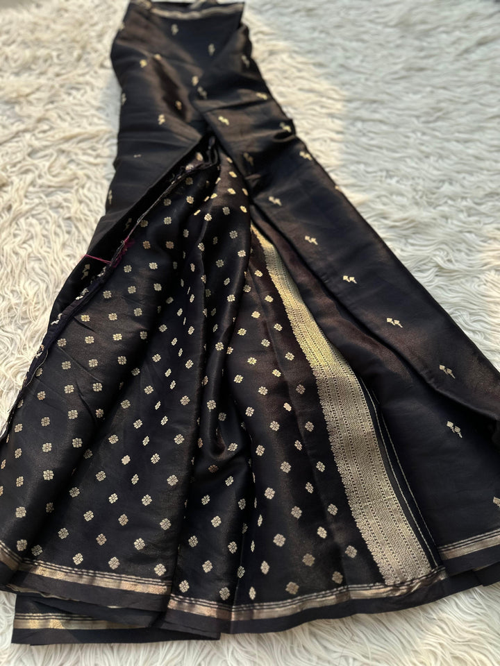 Beautiful Banarse Mashru Silk Saree With Blouse